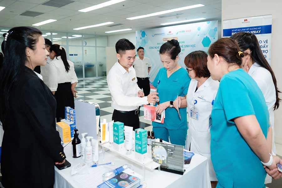 Hà Nội | Hội thảo “Báo cáo cập nhật Ứng dụng Công nghệ PRP – PRF và Công nghệ Sinh học trong Da Liễu – Da thẩm mỹ” tại Bệnh viện Đại học Phenikaa - 25