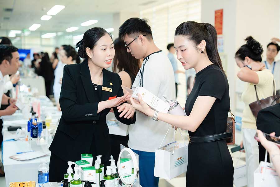 Hà Nội | Hội thảo “Báo cáo cập nhật Ứng dụng Công nghệ PRP – PRF và Công nghệ Sinh học trong Da Liễu – Da thẩm mỹ” tại Bệnh viện Đại học Phenikaa - 27