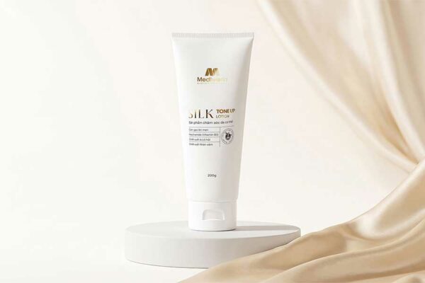 Silk Tone Up Lotion có thể sử dụng tại nhà mỗi ngày hoặc ứng dụng trong các quy trình chăm sóc chuyên nghiệp
